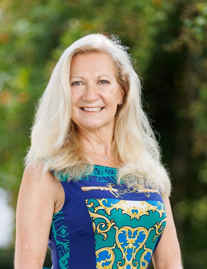 Stephanie Thompson, MRP, ABR